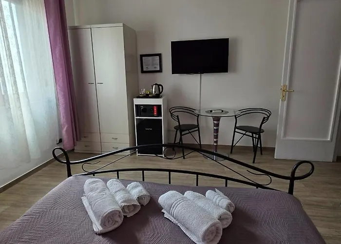 Josef Bed and Breakfast